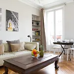 Bnbnook - Chic 2Br Apartment In Vibrant Le Marais