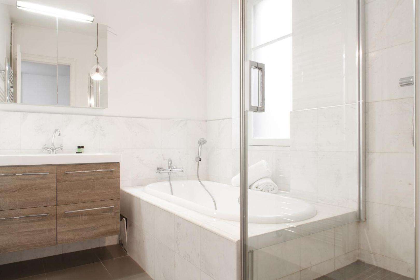 Bnbnook - Chic 2br In Vibrant Le Marais Appartamento